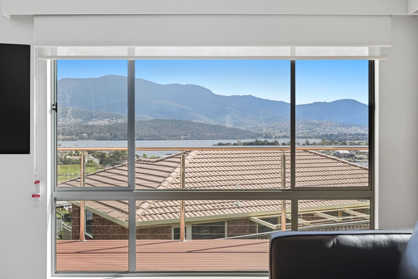 Lindisfarne Townhouse, Hot Tub & River Views 6