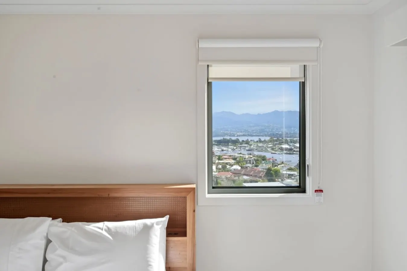 Lindisfarne Townhouse, Hot Tub & River Views 8