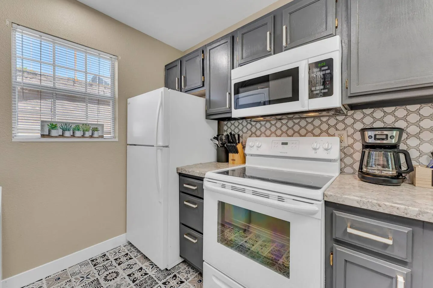 Condo with Waterfront / Golf Course view 9