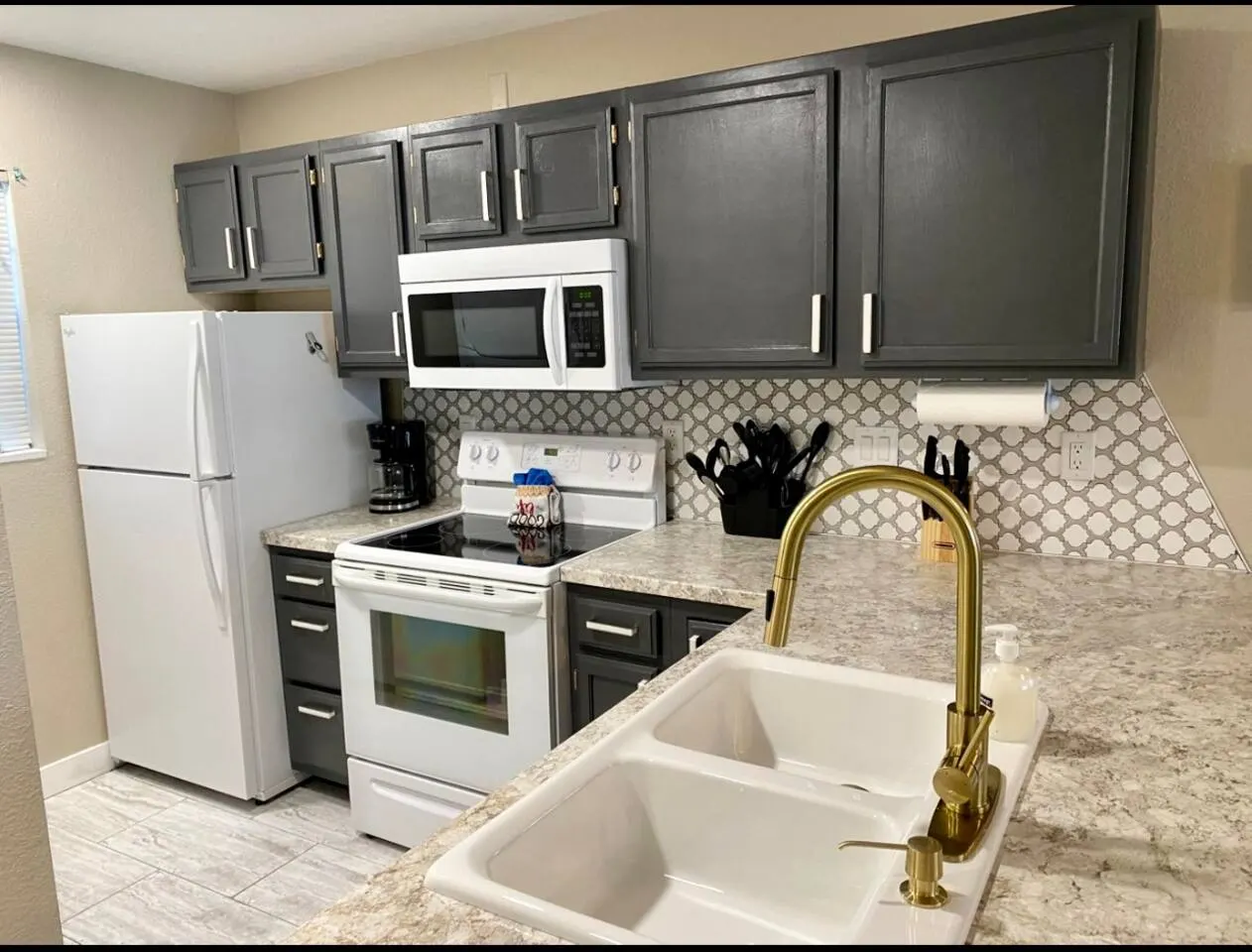 Condo with Waterfront / Golf Course view 10