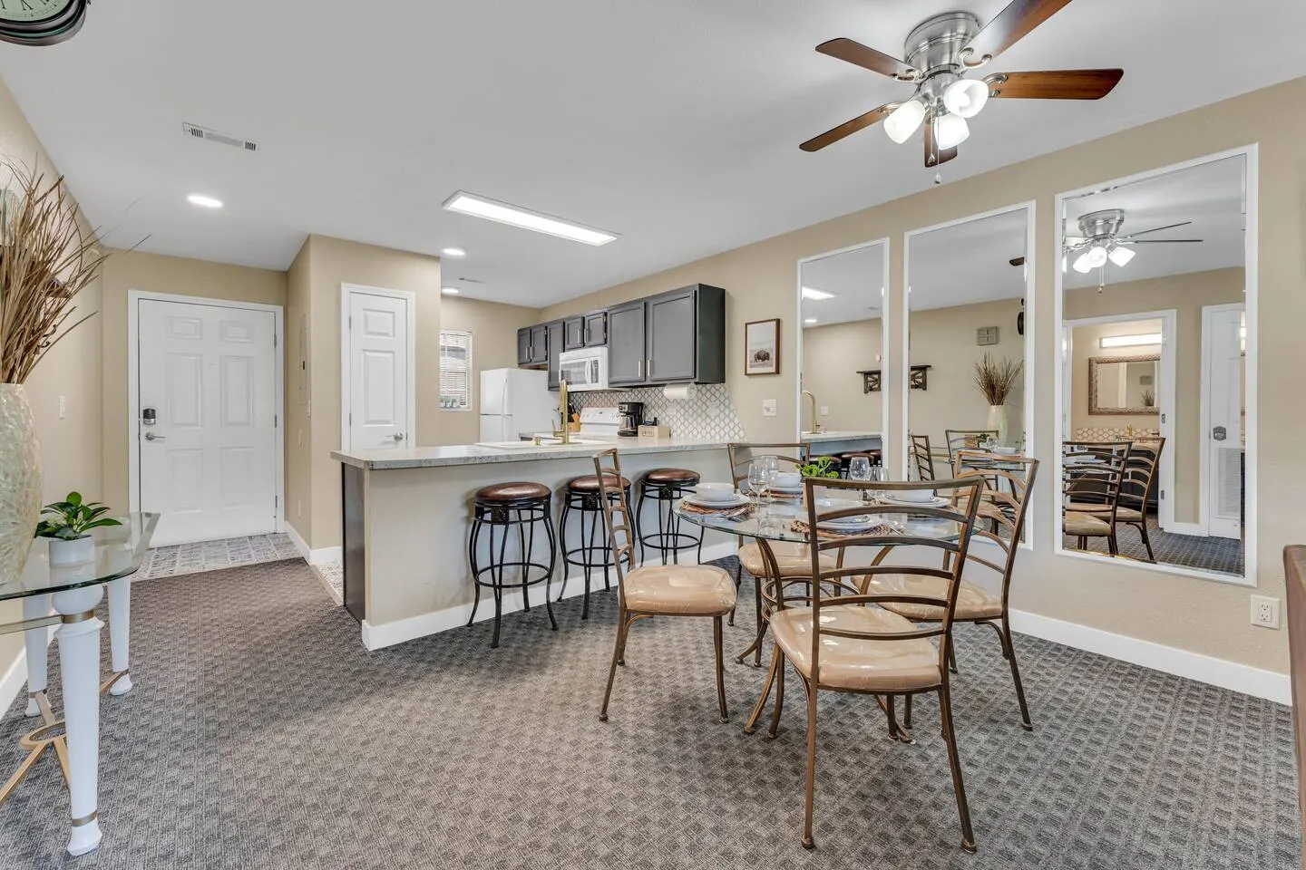 Condo with Waterfront / Golf Course view 8