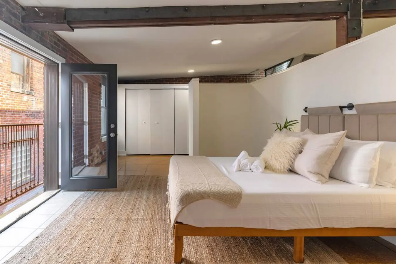 Deluxe 3BR Loft Walkable to Everything Downtown 19