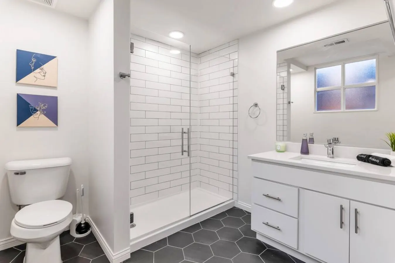 Deluxe 3BR Loft Walkable to Everything Downtown 6