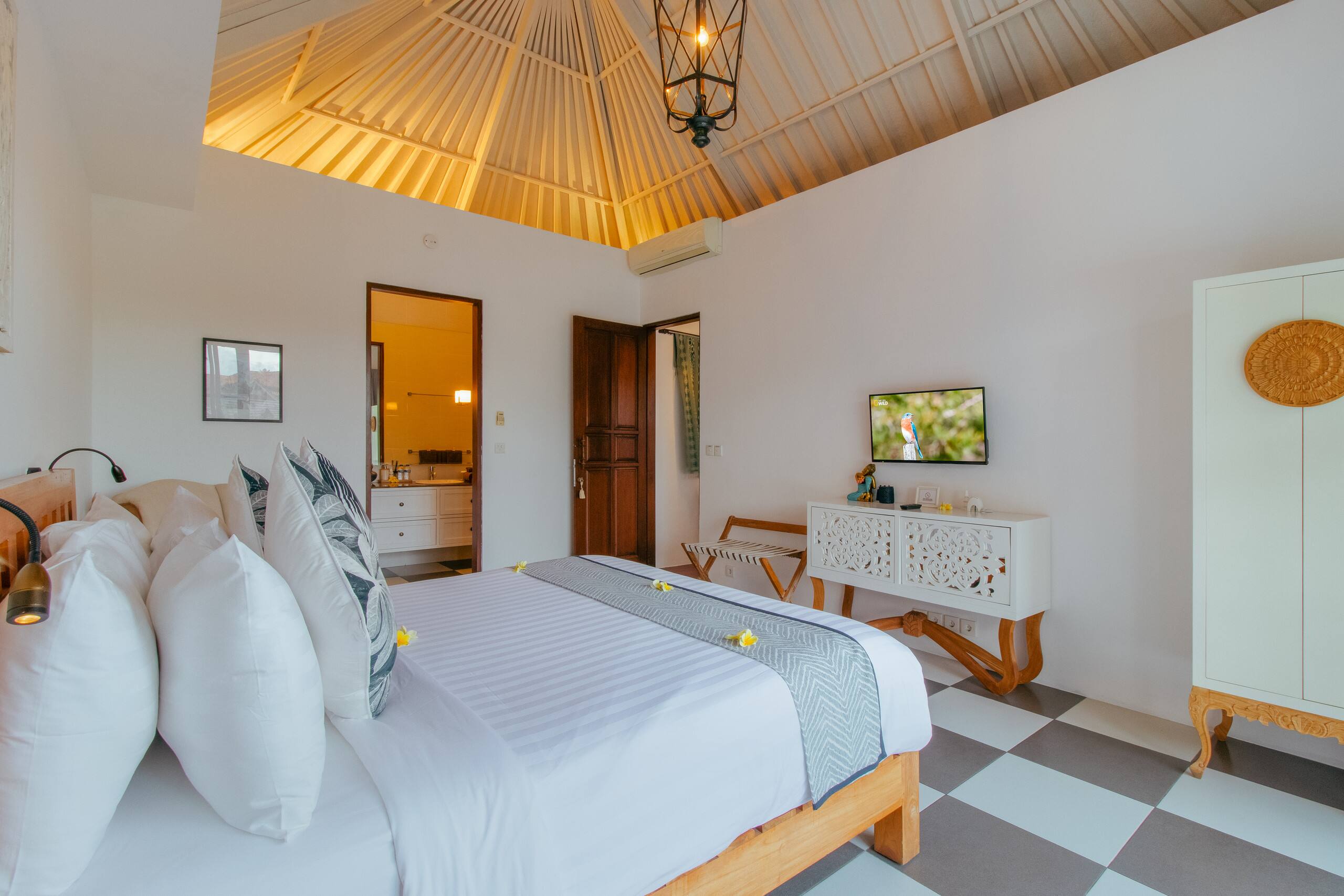 Private 2 Br Pool Villa, 400m to Beach, Sleeps 4 8