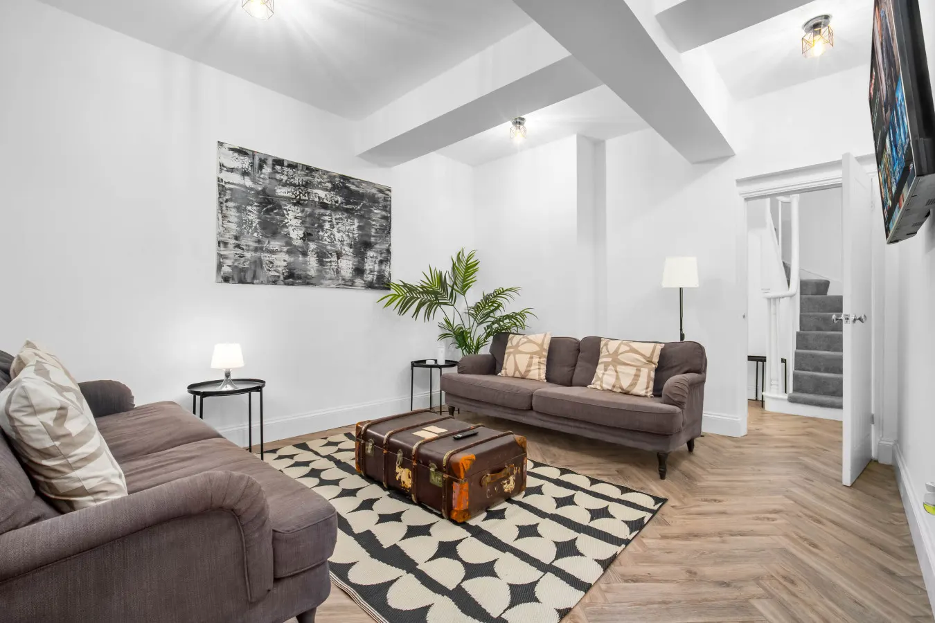 Modern 3 Bedroom Townhouse - Bedroom TVs - Wolverhampton Centre