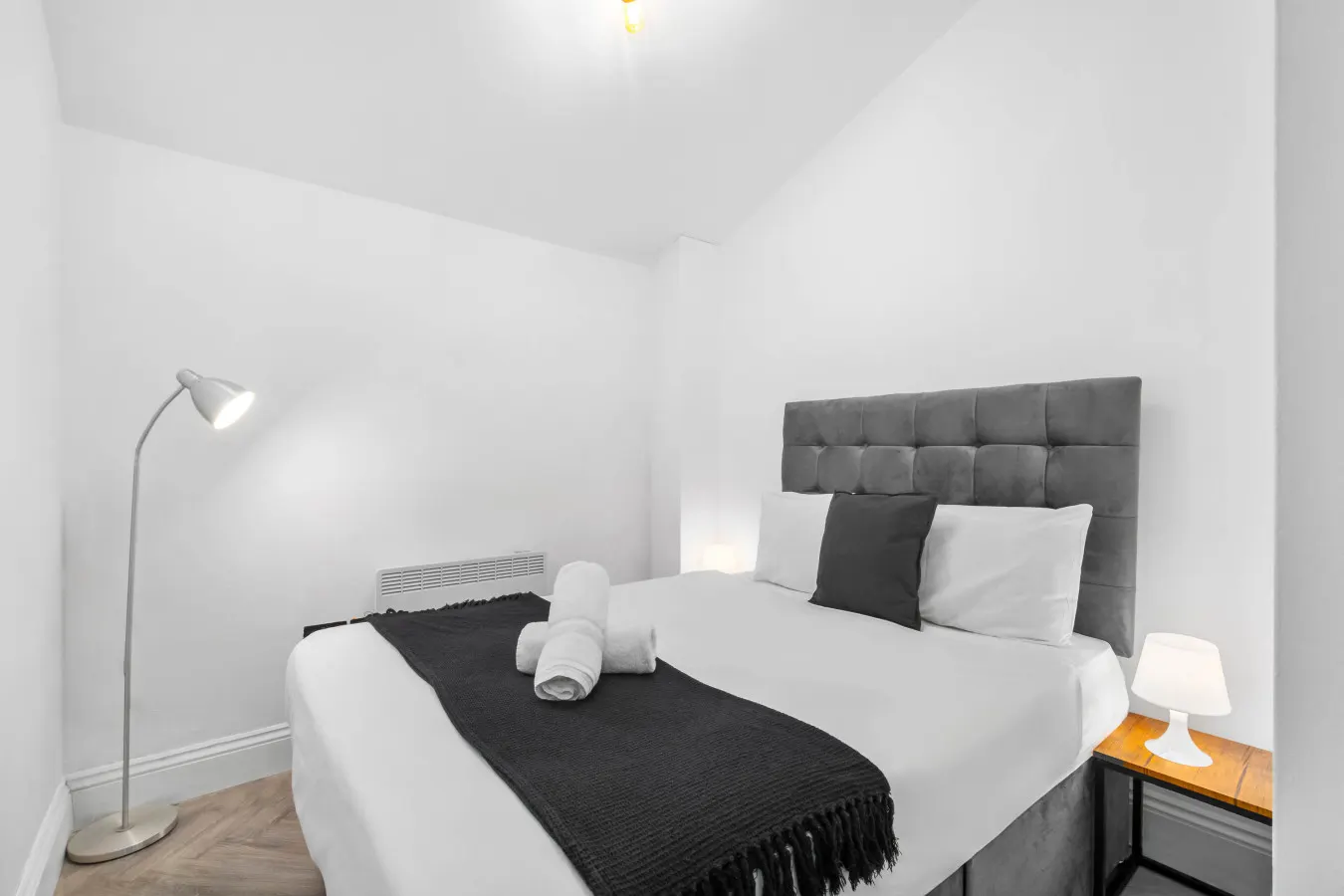 Modern 3 Bedroom Townhouse - Bedroom TVs - Wolverhampton Centre 14