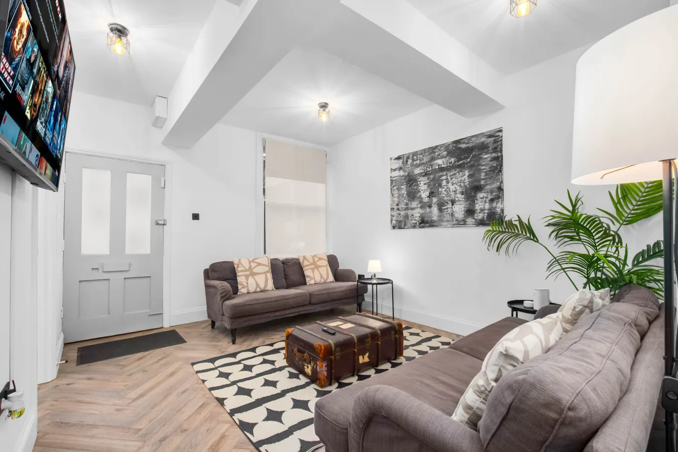 Modern 3 Bedroom Townhouse - Bedroom TVs - Wolverhampton Centre 6
