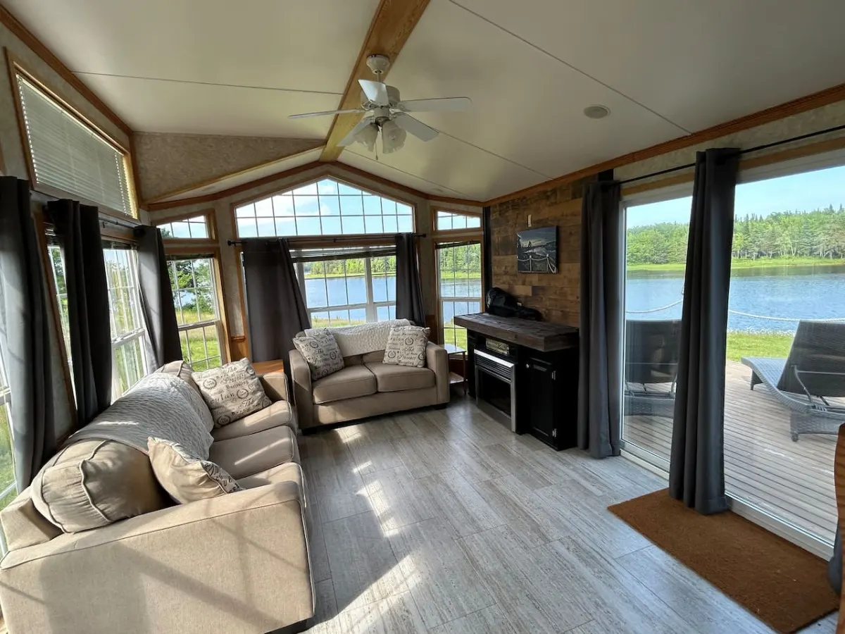 Private Waterfront Getaway — photo 2