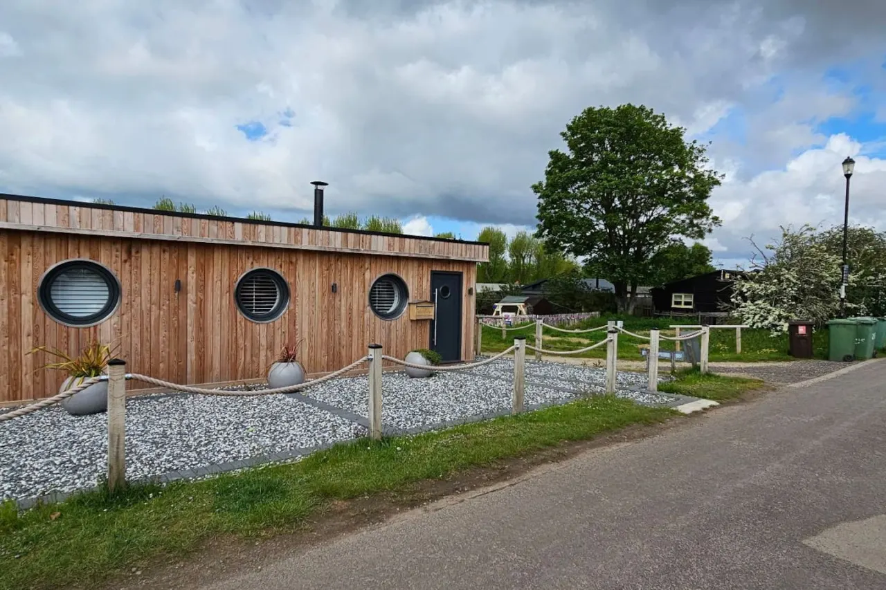Humberston Boathouse & Hot Tub - Cleethorpes Beach — photo 3