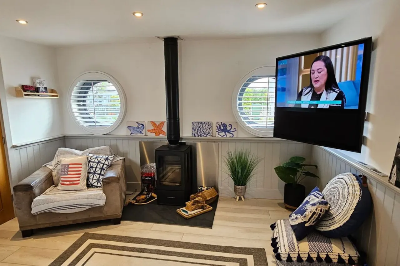 Humberston Boathouse & Hot Tub - Cleethorpes Beach 8