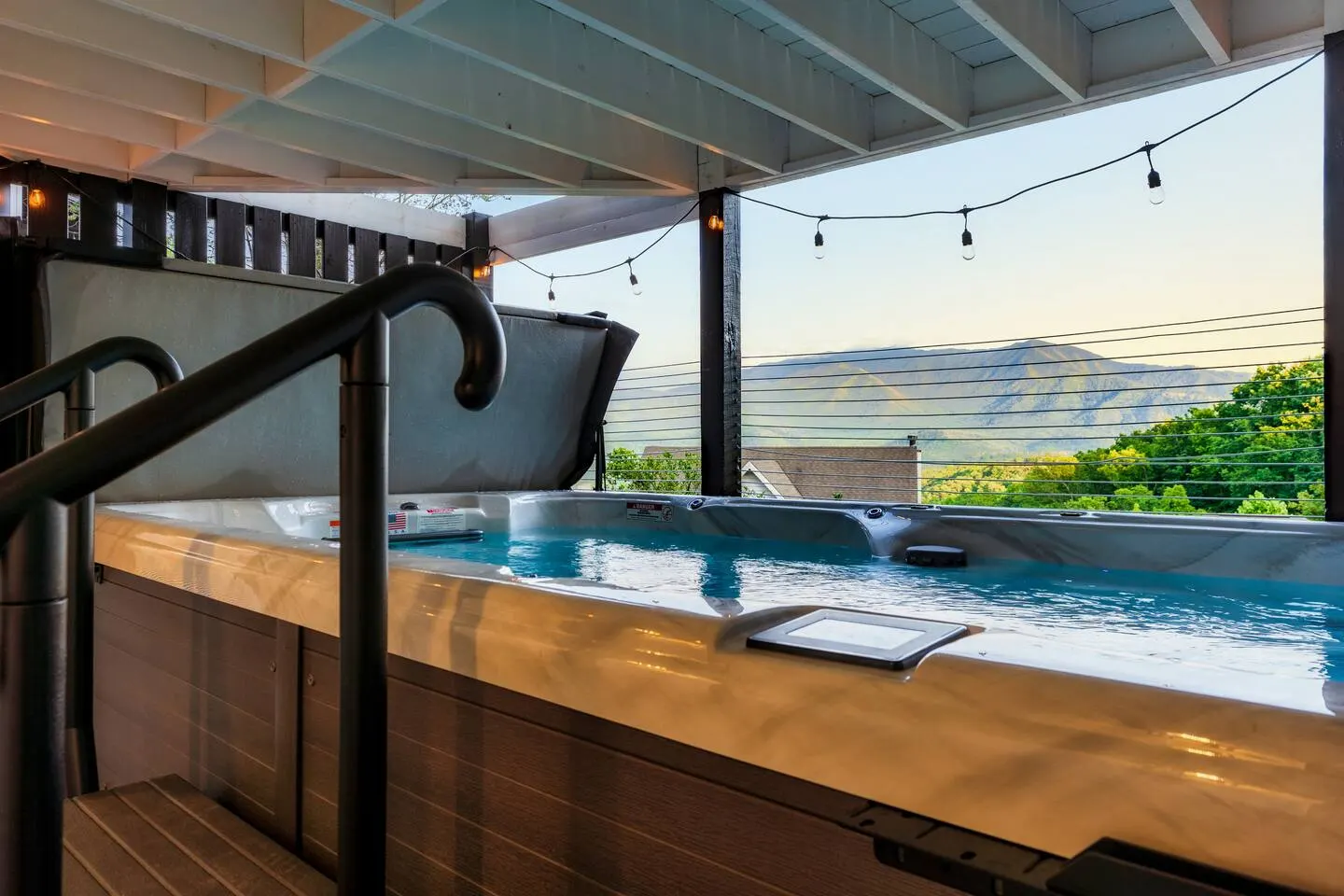 Picturesque Fall View, Swim Spa, Gameroom, Firepit