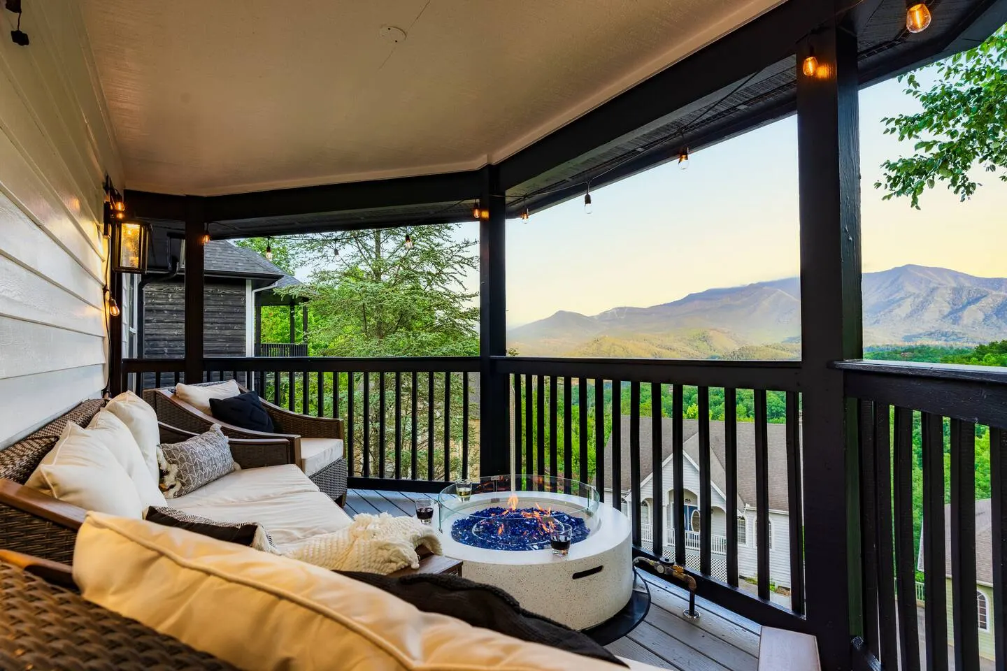 Picturesque Fall View, Swim Spa, Gameroom, Firepit 3