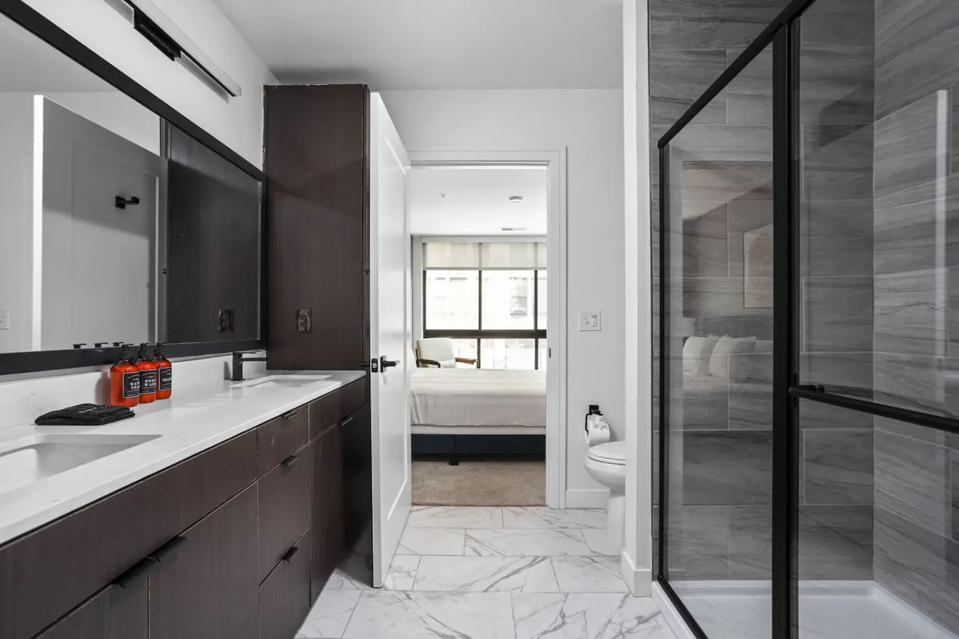 Insane Massive Modern Townhome: Parking+Pool+Lounge 10