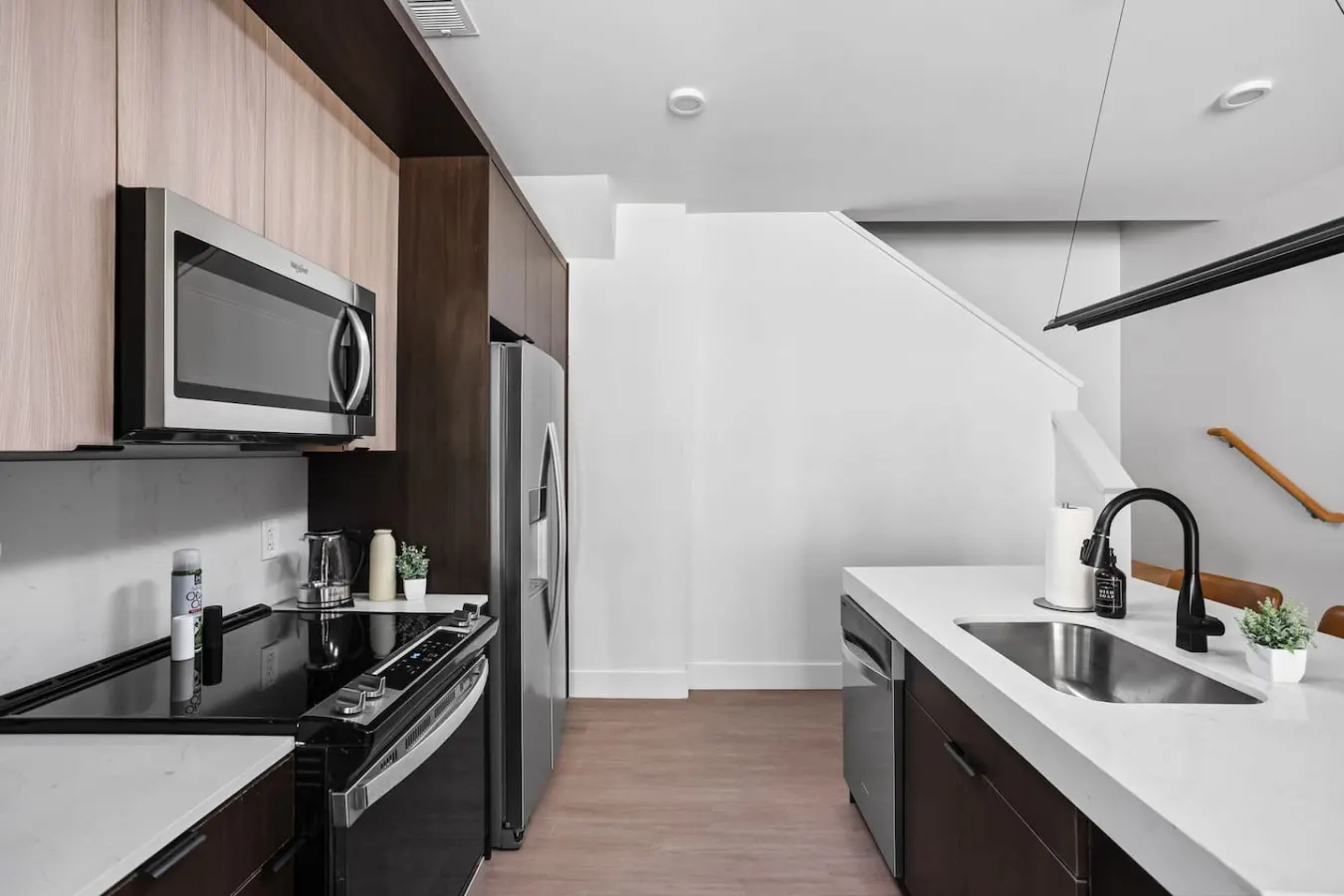 Insane Massive Modern Townhome: Parking+Pool+Lounge 14