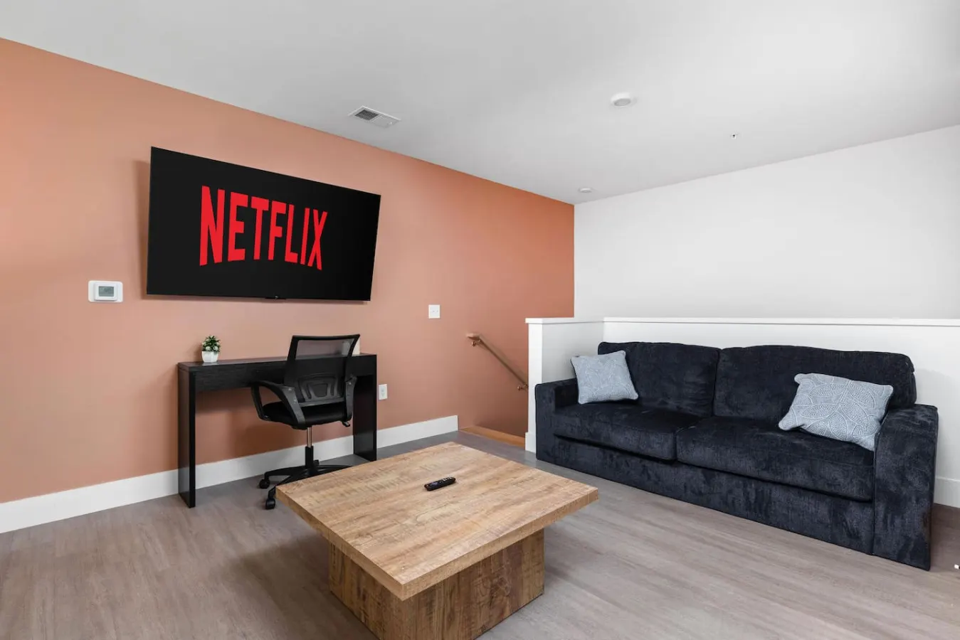 Insane Massive Modern Townhome: Parking+Pool+Lounge — photo 3
