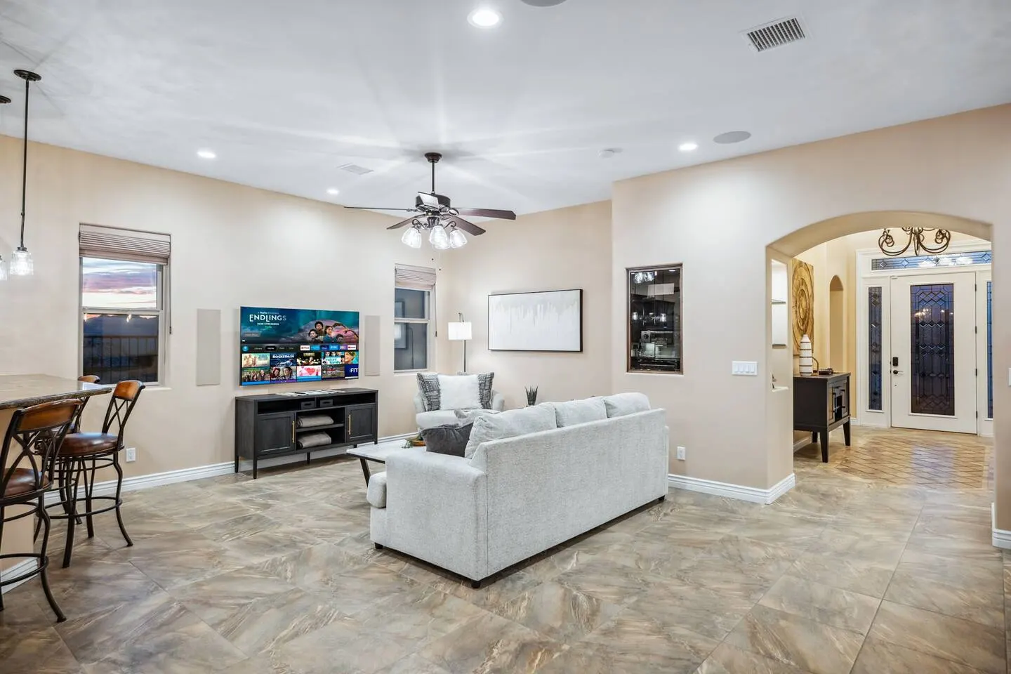 Grand Luxe Pool+Spa RV Garage Starlink BBQ 9