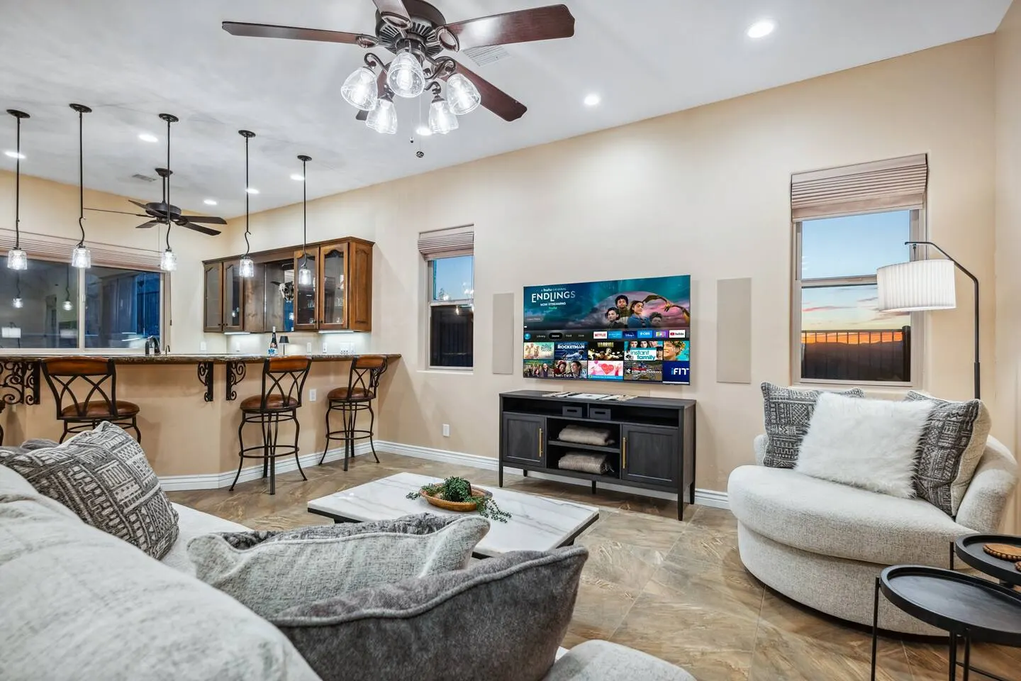 Grand Luxe Pool+Spa RV Garage Starlink BBQ 10