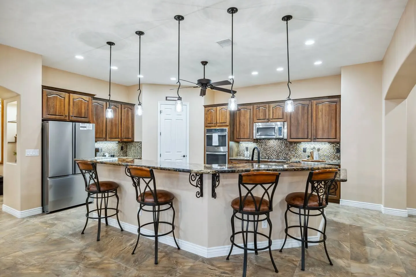 Grand Luxe Pool+Spa RV Garage Starlink BBQ 13