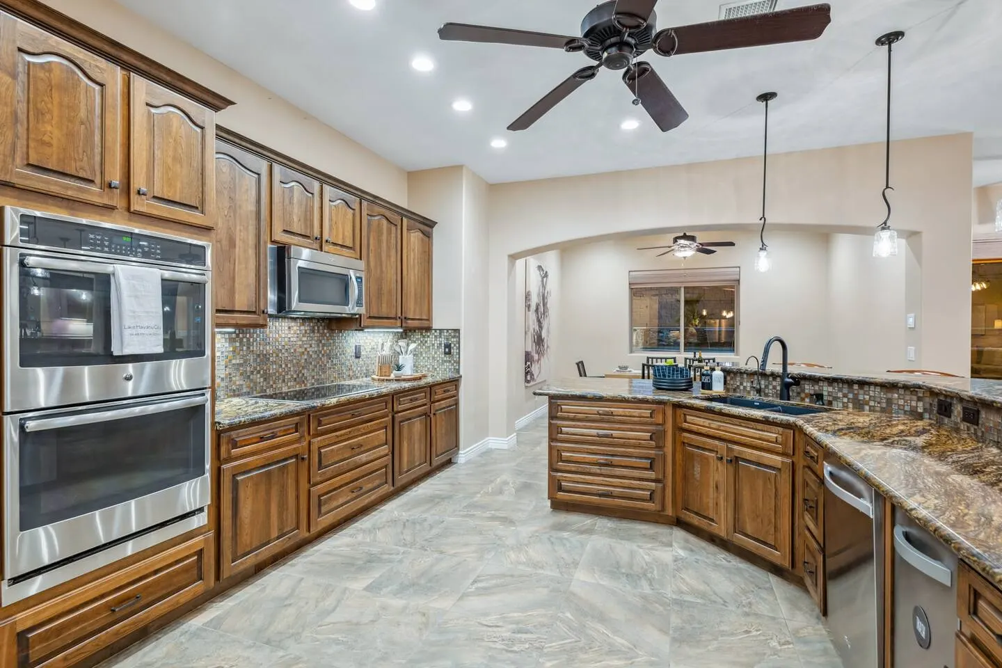 Grand Luxe Pool+Spa RV Garage Starlink BBQ 16