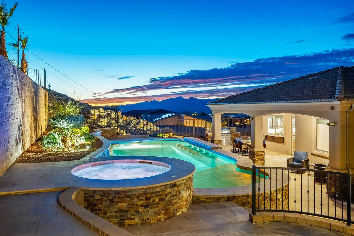 Grand Luxe | Pool+Spa| RV Garage | Starlink | BBQ — photo 3
