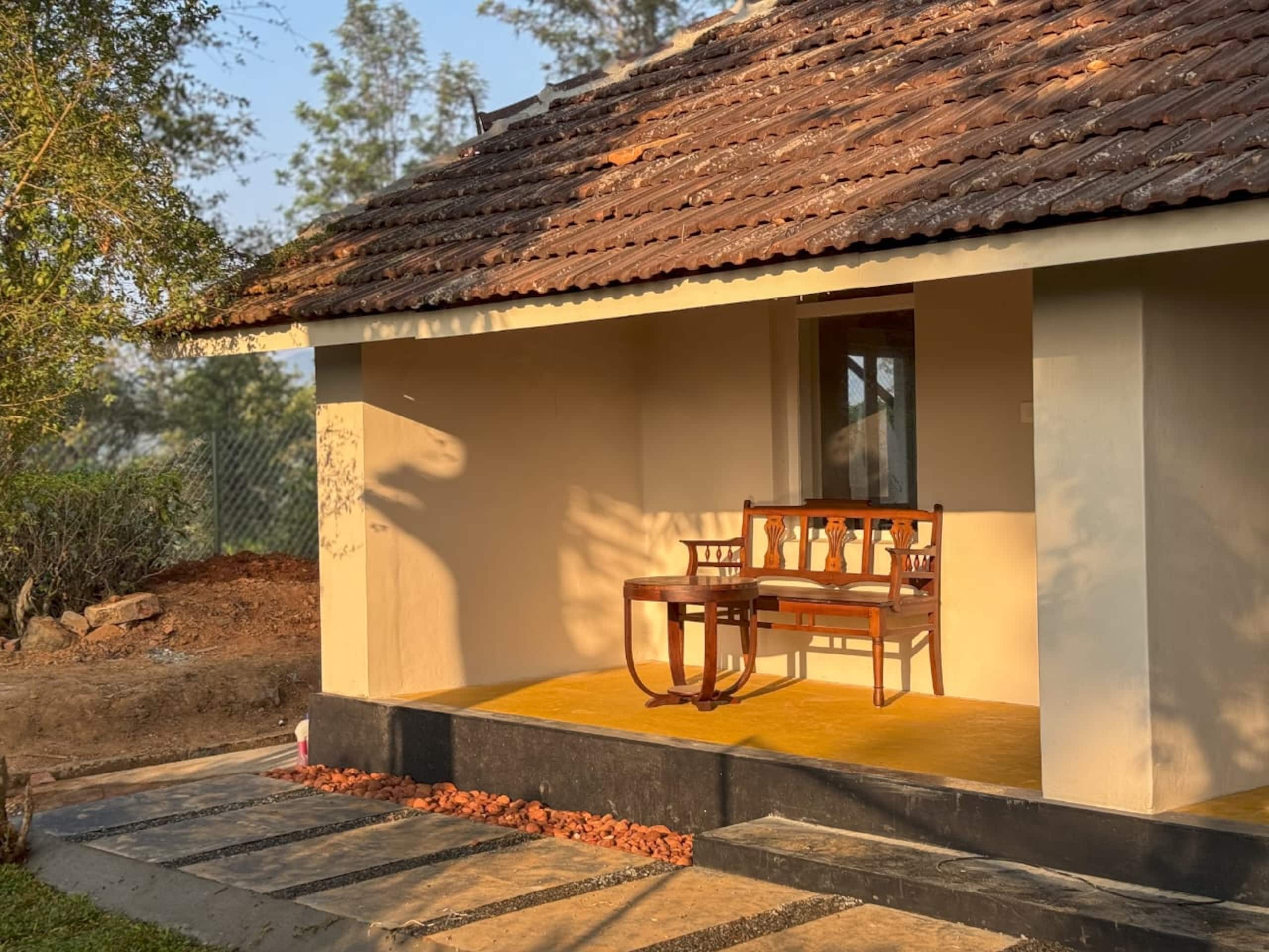 Cottage surrounded by a 200 acre Tea Estate — photo 3