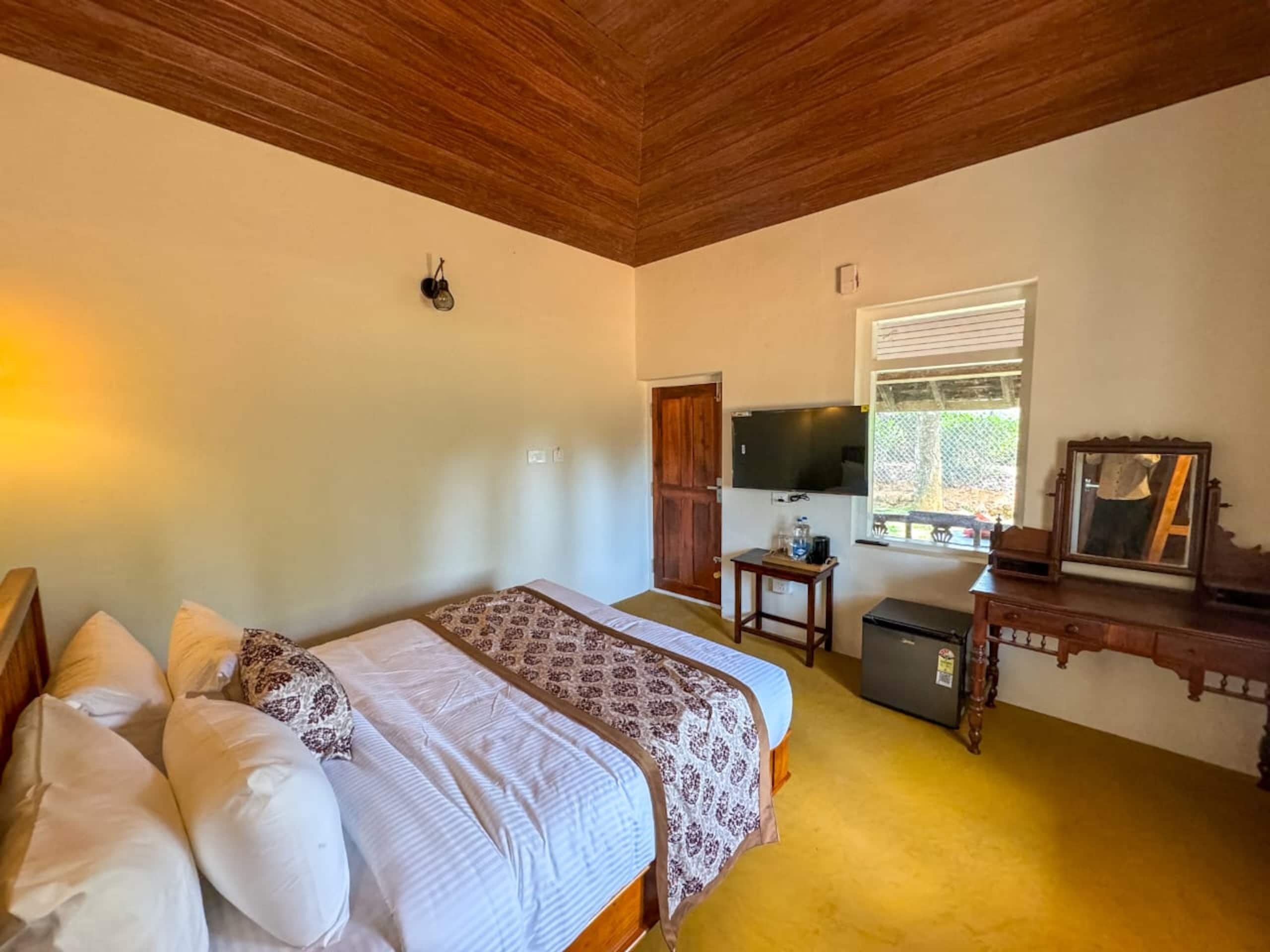 Cottage surrounded by a 200 acre Tea Estate — photo 2