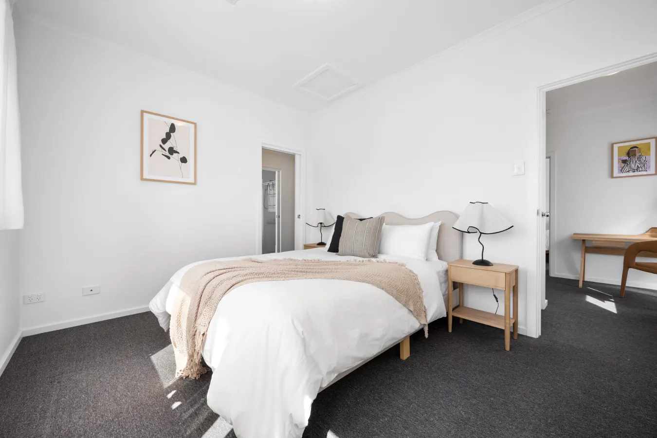The Oak Grove—Stylish Retreat between Beach & CBD 12