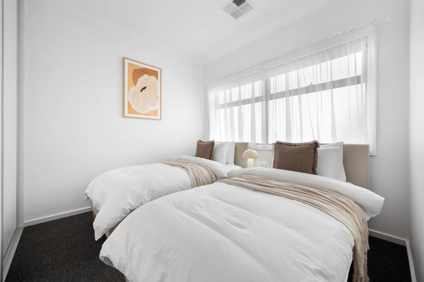 The Oak Grove—Stylish Retreat between Beach & CBD 15