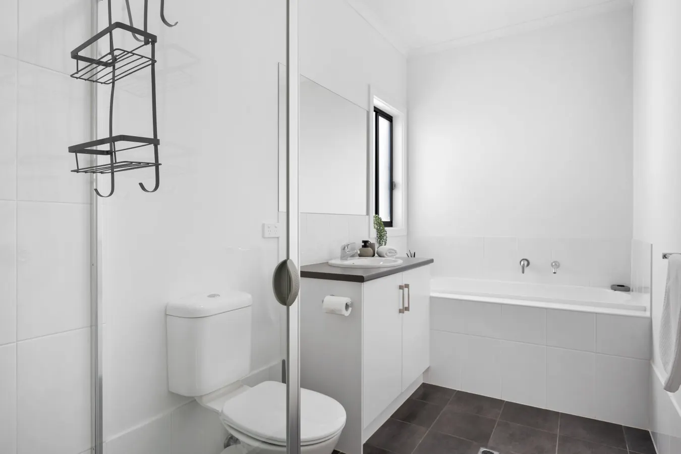 The Oak Grove—Stylish Retreat between Beach & CBD 16