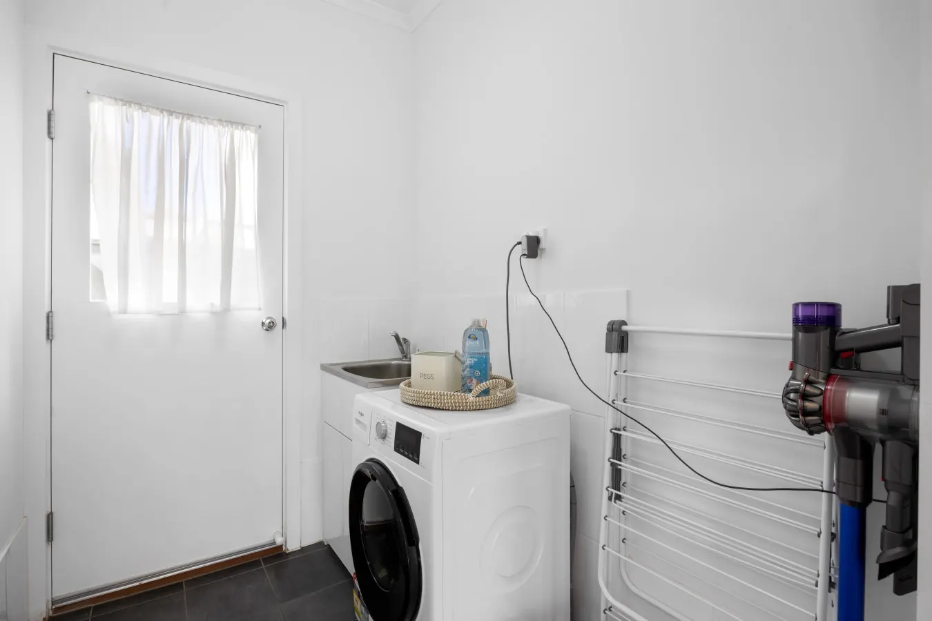 The Oak Grove—Stylish Retreat between Beach & CBD 17