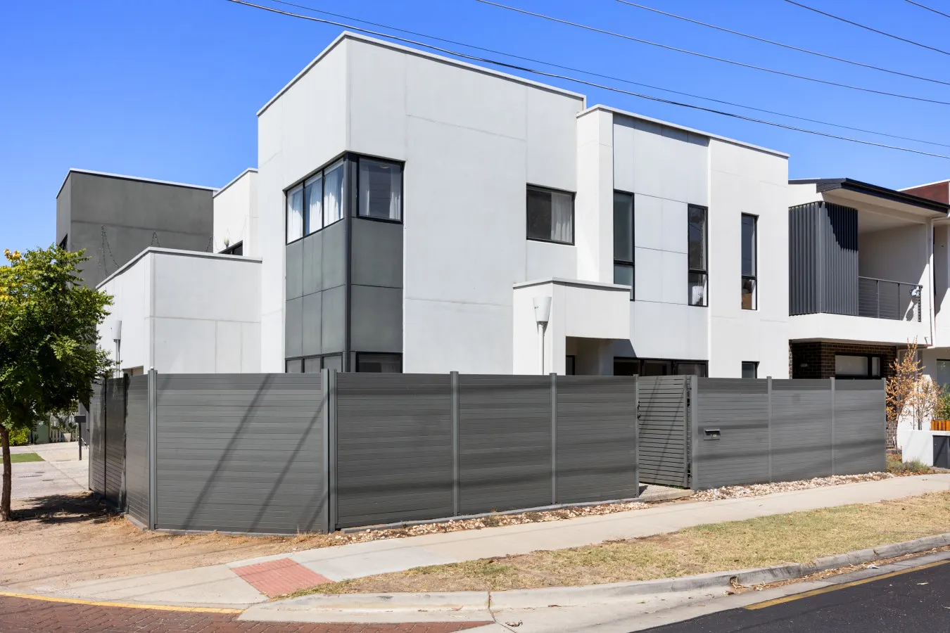 The Oak Grove—Stylish Retreat between Beach & CBD 20