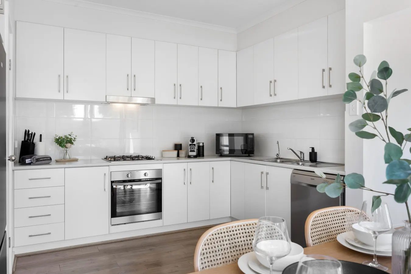 The Oak Grove—Stylish Retreat between Beach & CBD — photo 3