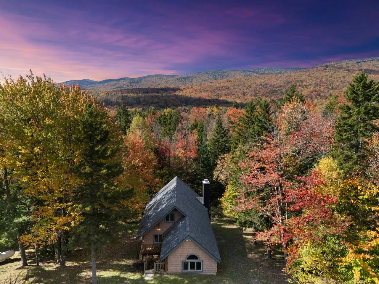 Chalet 1mi to Mount Snow with cinema and hot tub