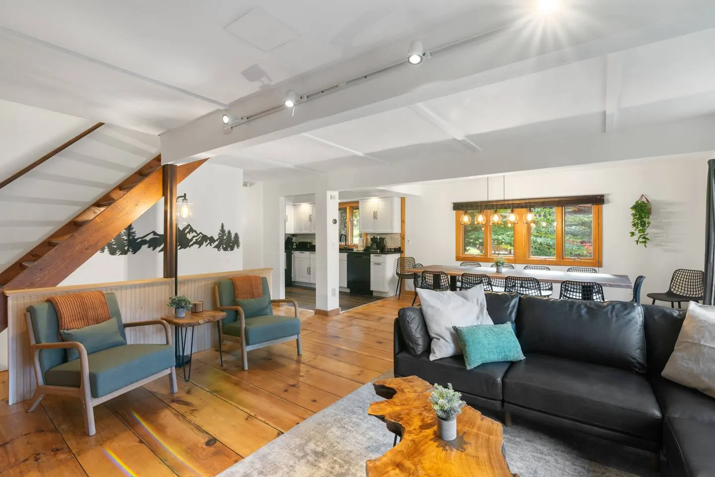 Chalet 1mi to Mount Snow with cinema and hot tub 11