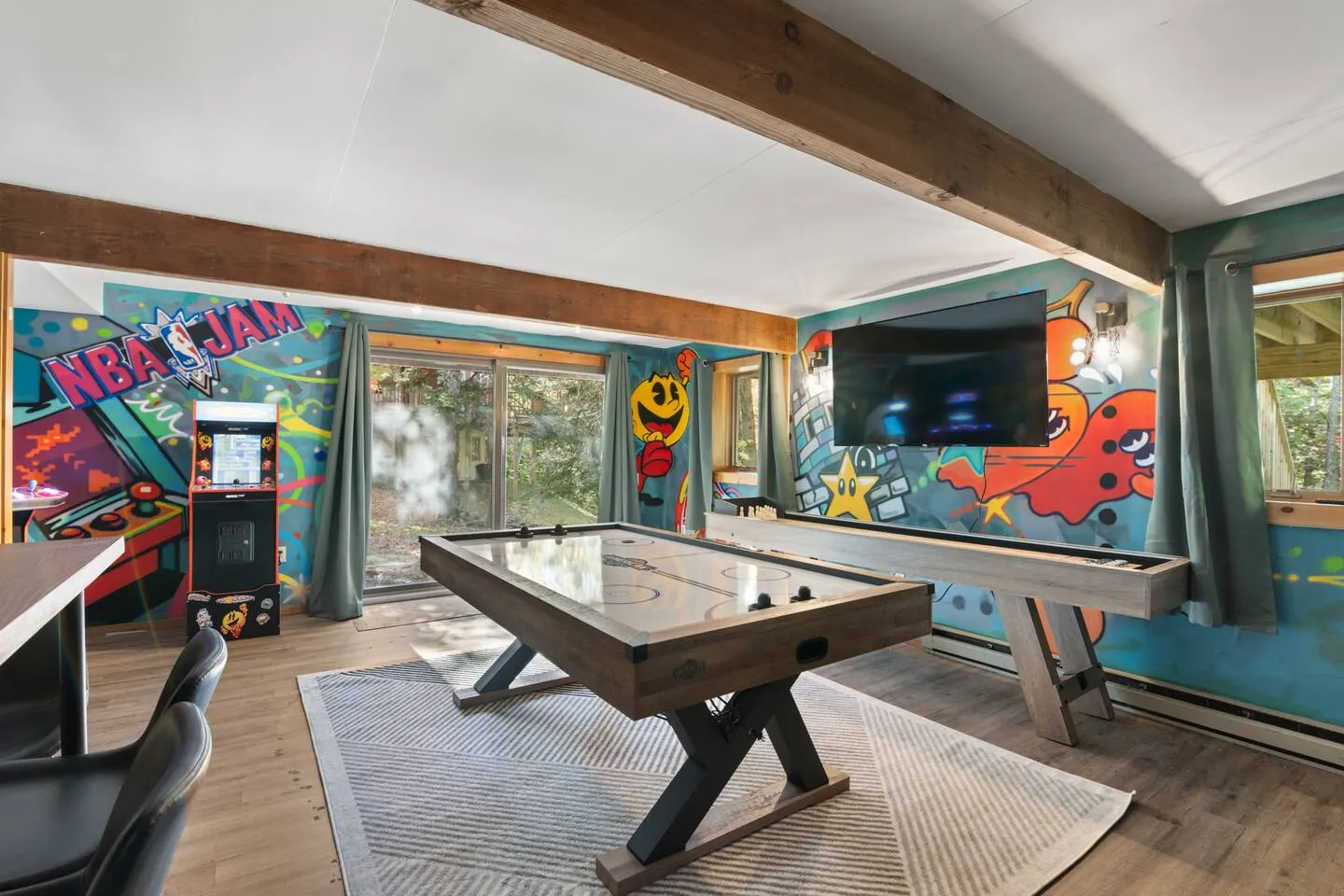 Chalet 1mi to Mount Snow with cinema and hot tub 18