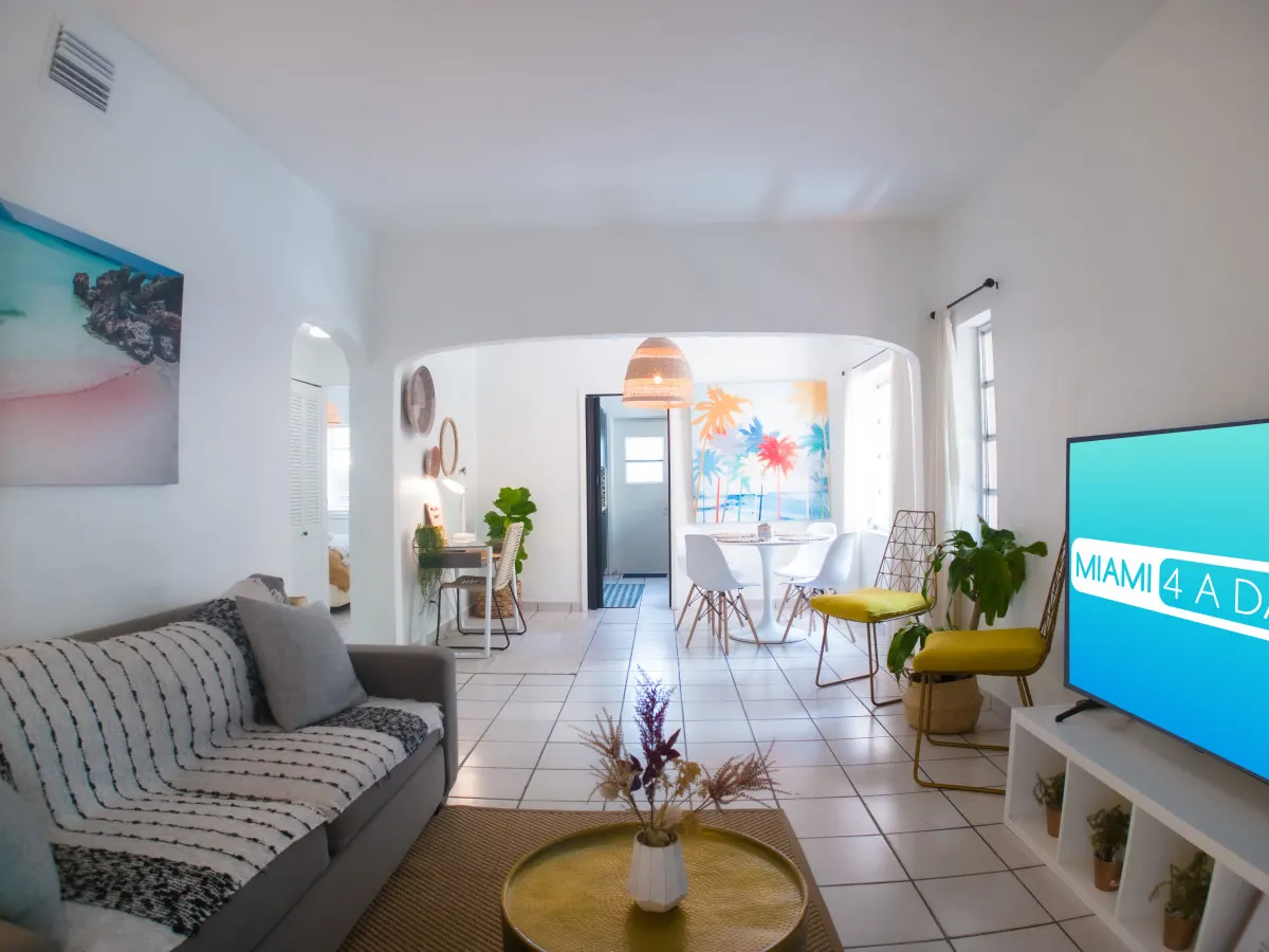3BR Little Havana | Walk to Calle Ocho | Parking — photo 3
