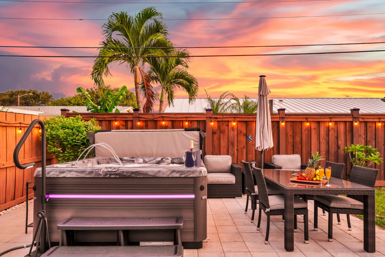 Beach Home: Hot Tub & Game Room — photo 2