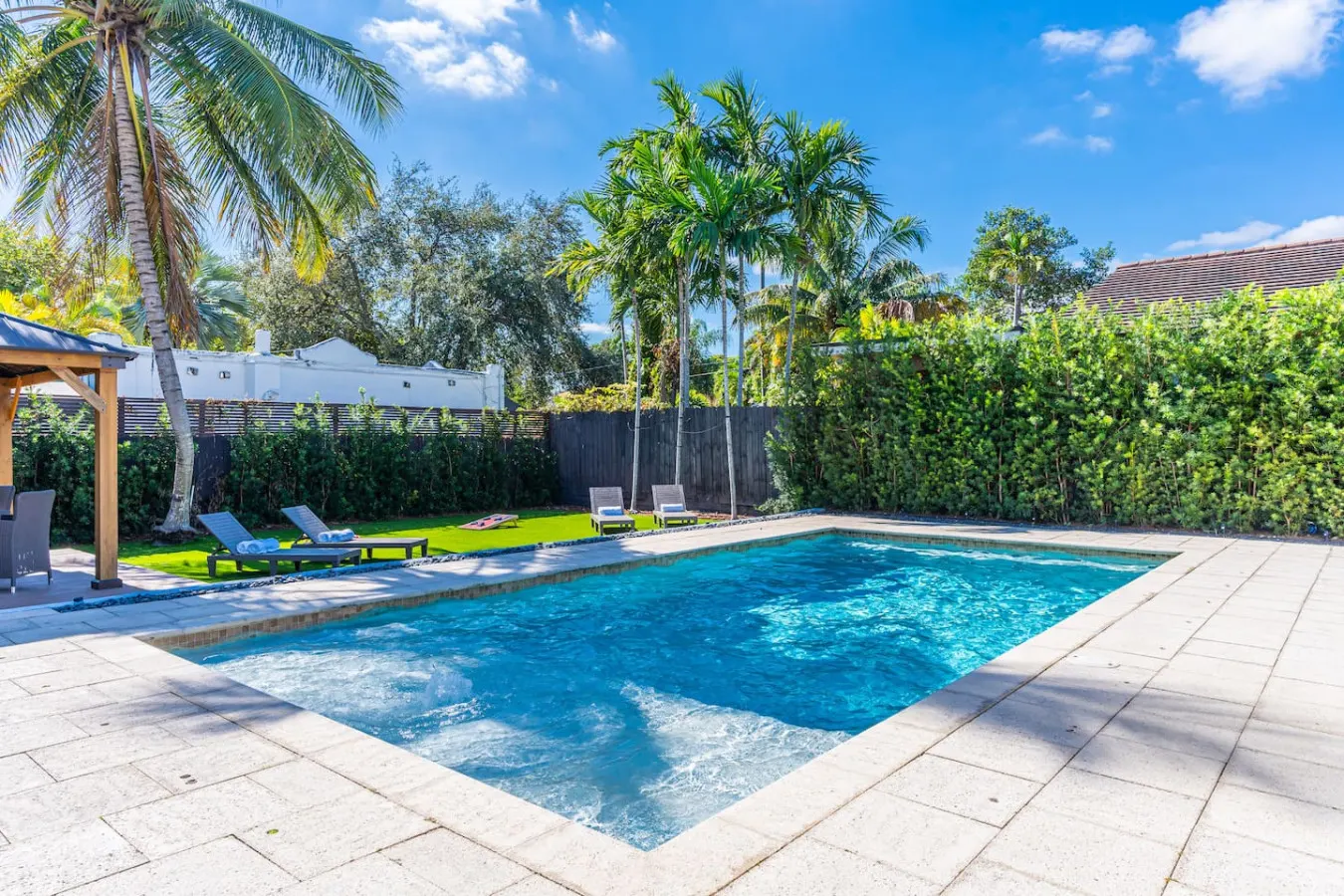 Stunning Tropical Pool House Miami Coconut Grove