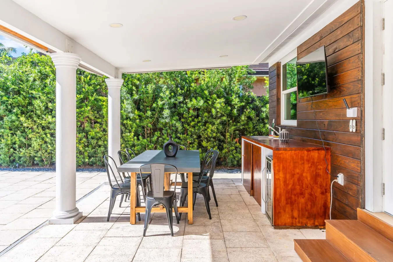 Stunning Tropical Pool House Miami Coconut Grove 9