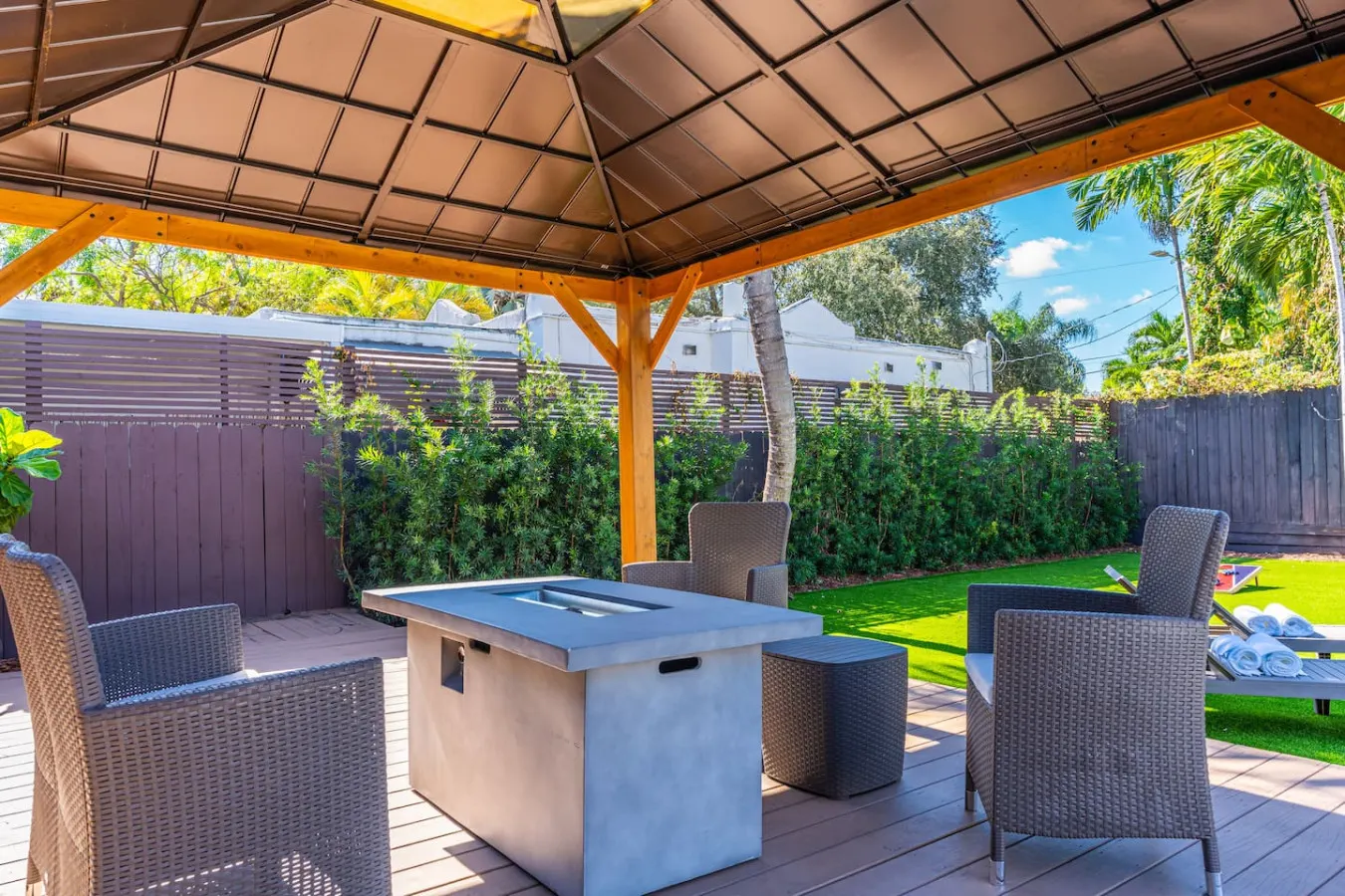 Stunning Tropical Pool House Miami Coconut Grove 15