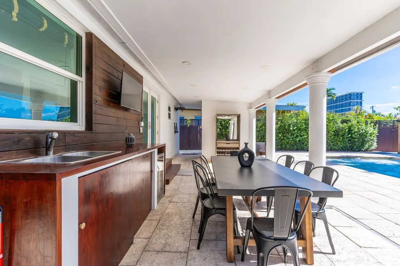 Stunning Tropical Pool House Miami Coconut Grove 5