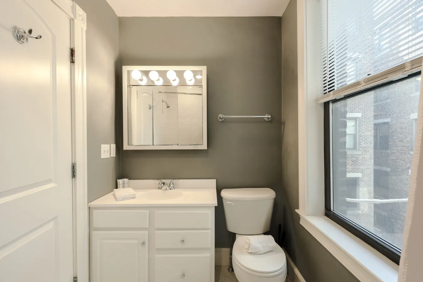 Cozy Fenway 1Br/1Ba Close to Fenway Park! 10