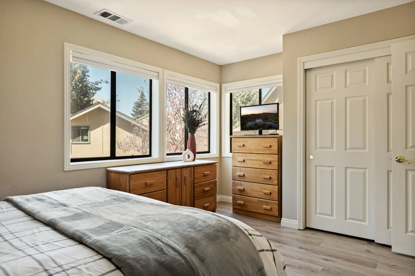 Nest At Moonridge, w/ Hot tub & Golf Course Views 18