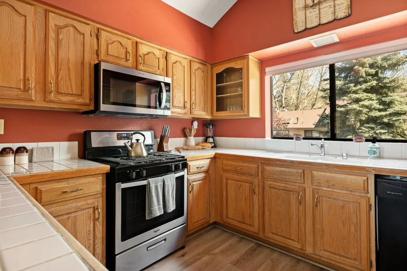 Nest At Moonridge, w/ Hot tub & Golf Course Views — photo 5