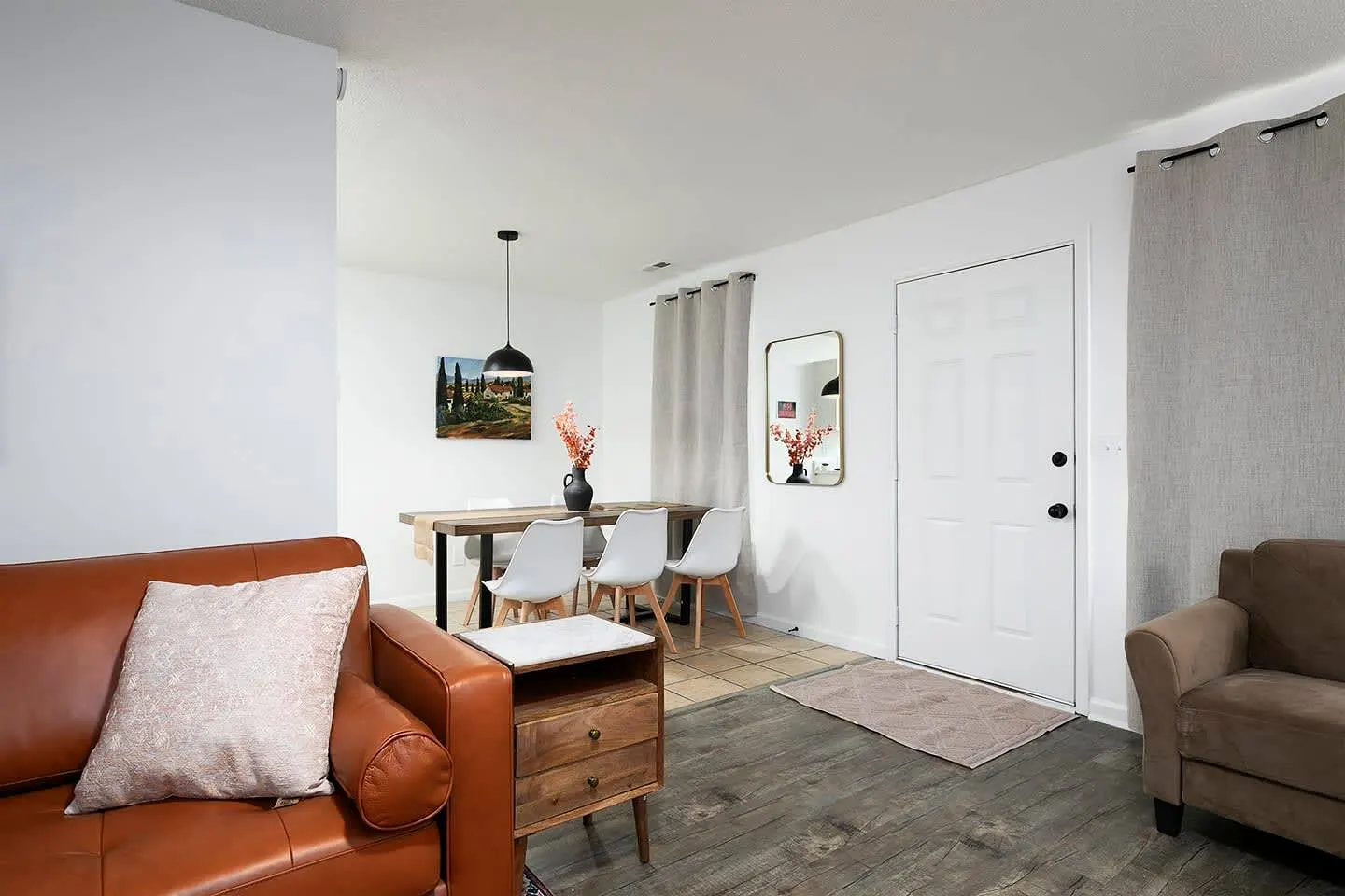 3 Bed 2 Bath Renovated Cozy Rustic Home — photo 2