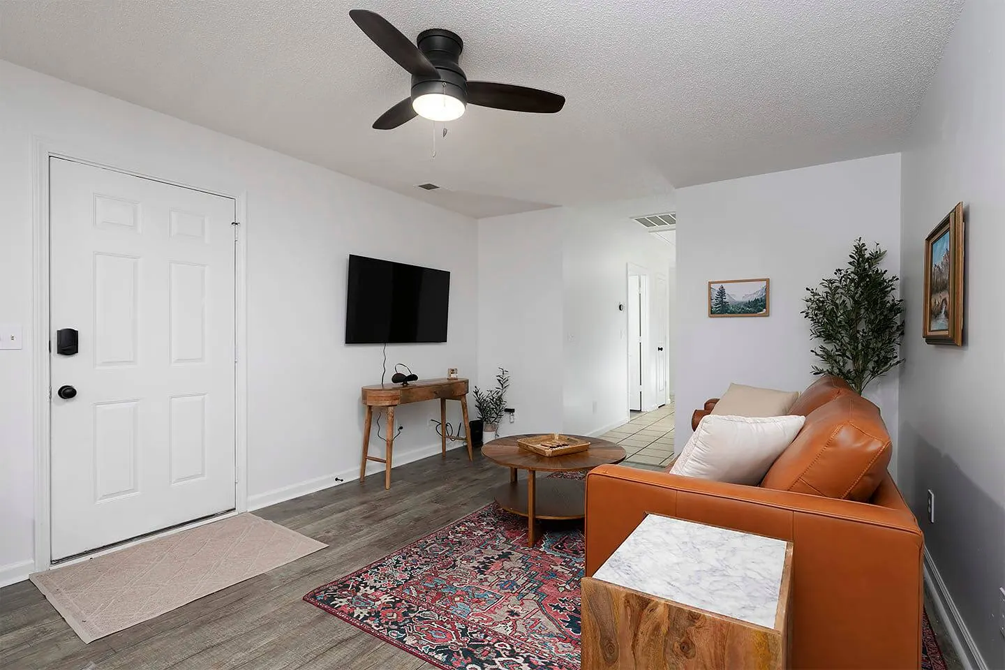3 Bed 2 Bath Renovated Cozy Rustic Home 11