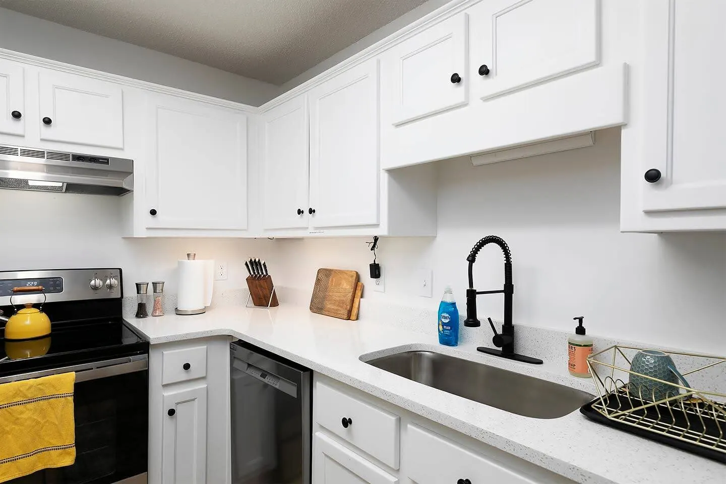 3 Bed 2 Bath Renovated Cozy Rustic Home 14