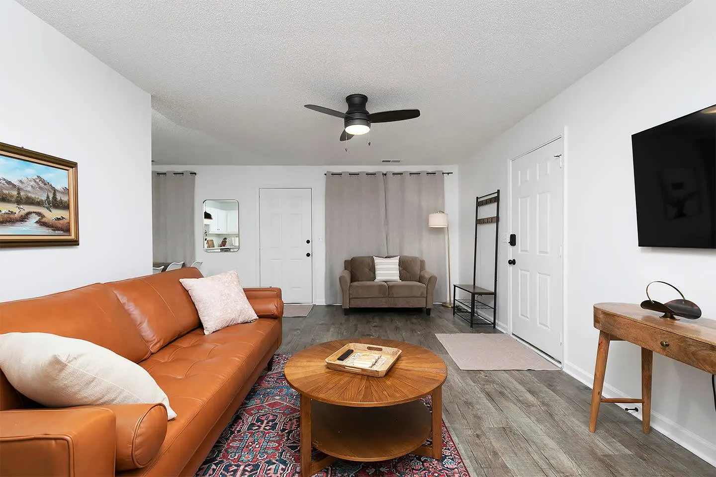 3 Bed 2 Bath Renovated Cozy Rustic Home — photo 3