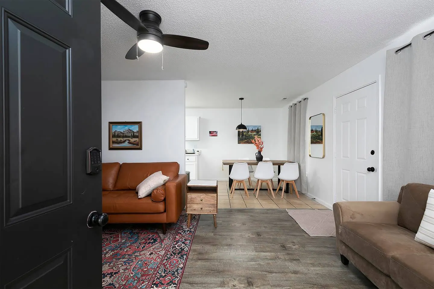 3 Bed 2 Bath Renovated Cozy Rustic Home — photo 5