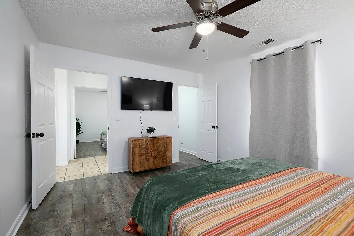 3 Bed 2 Bath Renovated Cozy Rustic Home 7